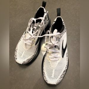 BNWB Women’s Brooks Levitate 4 size 5.5